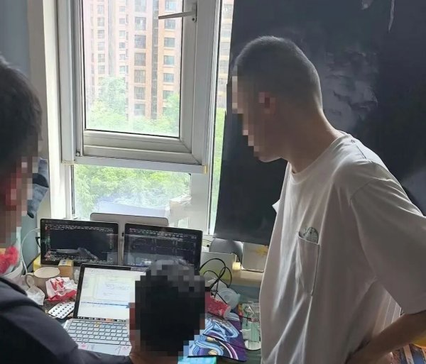 聚赢盘 1.7万个僵尸号狂发引流广告，网警出手